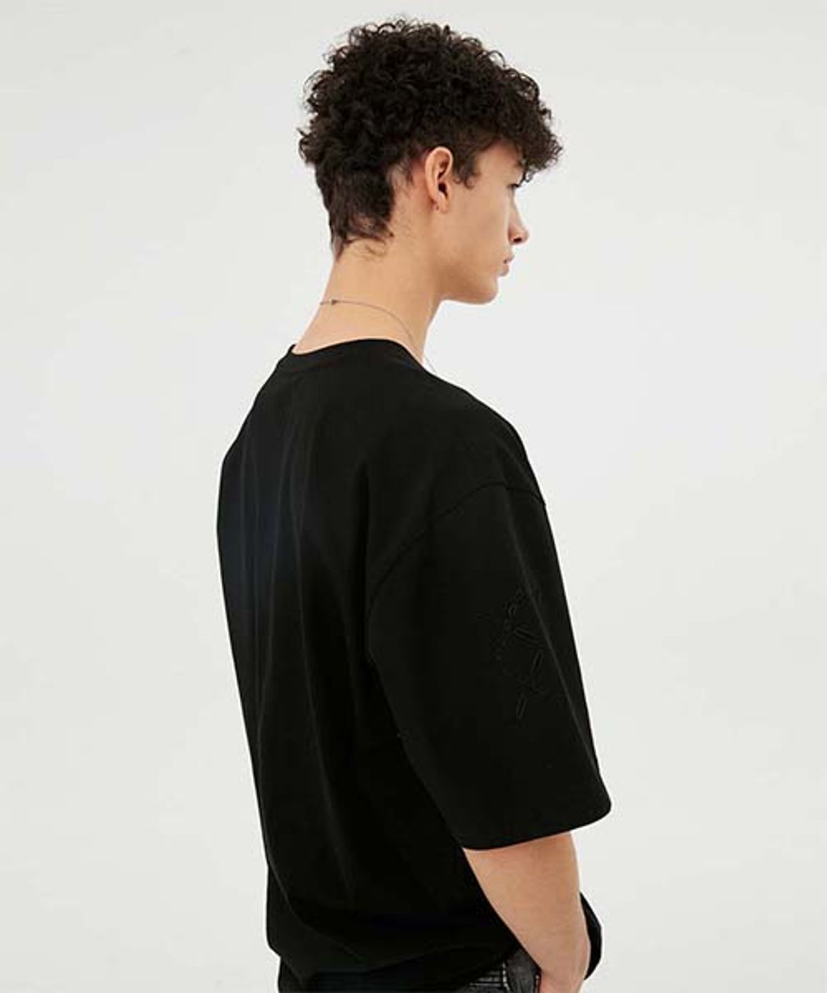 문선 아카이브(MOONSUN ARCHIVE) ESSENTIAL_UNISEX Argyle Hole Sleeve T-shirt  [Black]