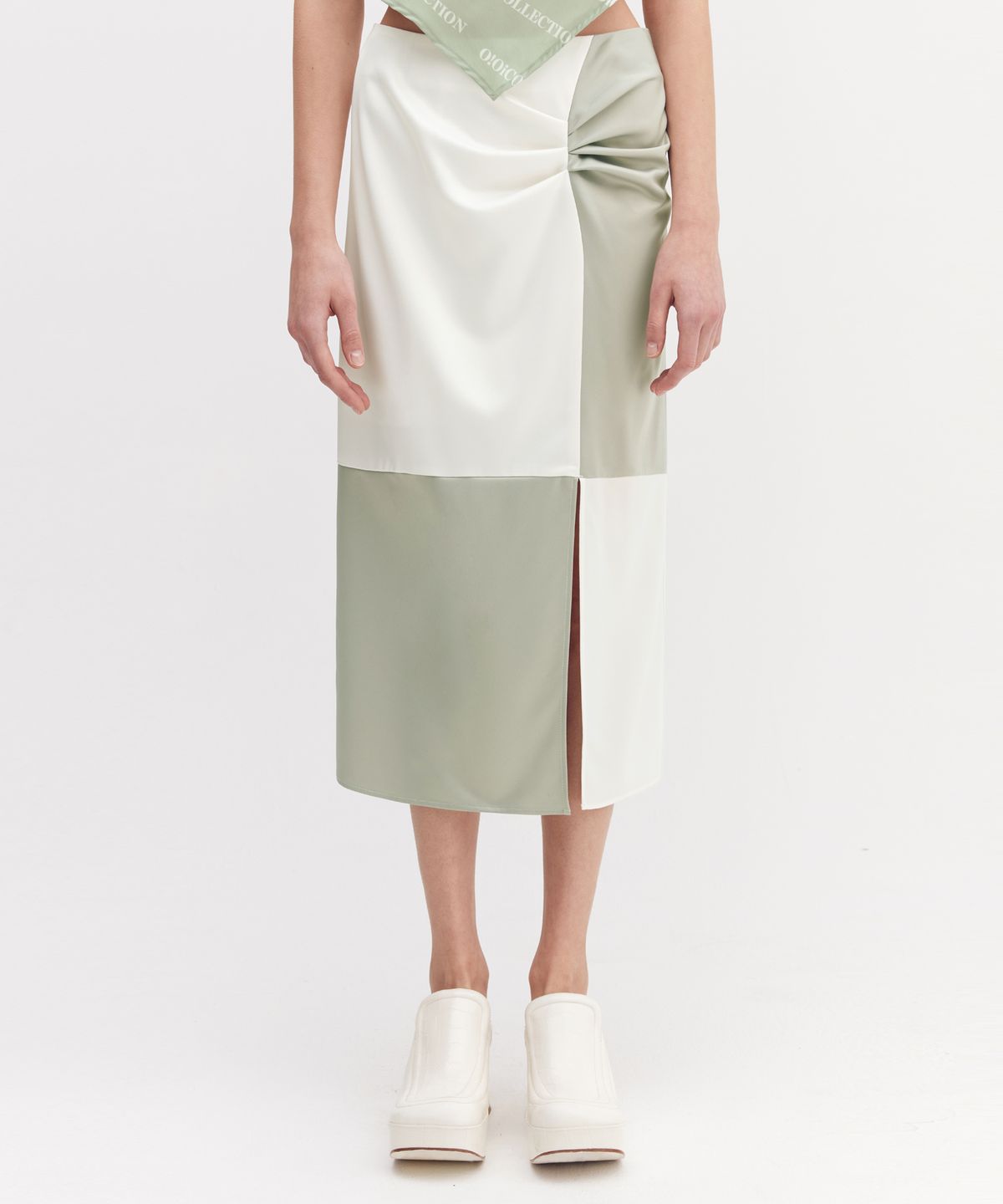 오아이오아이 컬렉션(OIOI COLLECTION) BLOCKING SATIN SKIRT [MINT]