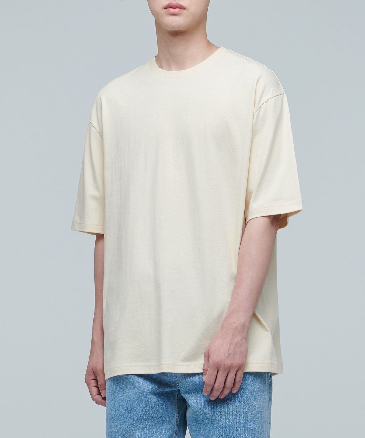 무신사 스탠다드(MUSINSA STANDARD) 릴렉스 핏 크루 넥 티셔츠 2 [에그렛]