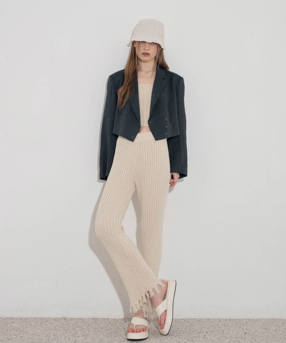 언유주얼 노말(UNUSUALNORMAL) DAMAGED KNIT PANTS_LIGHT BEIGE