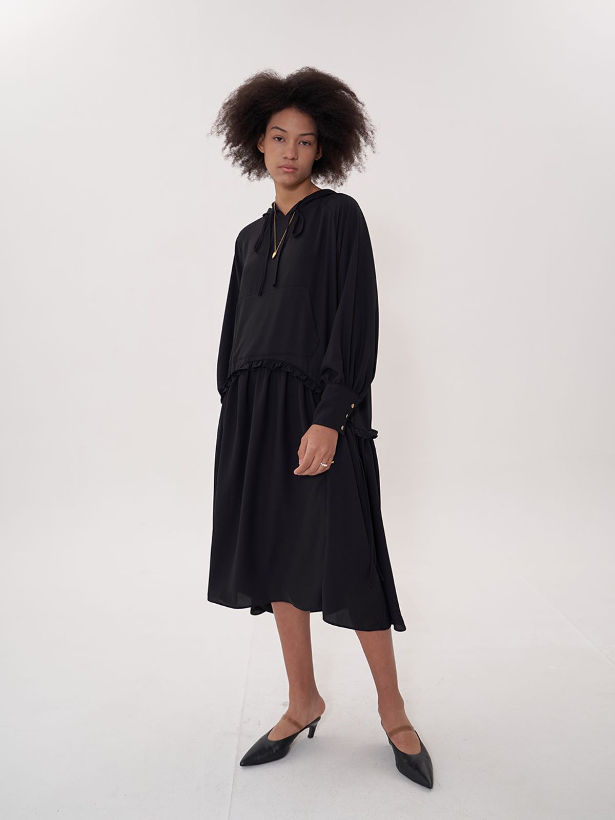 비먼(VIMUN) hooded maxi dress_black