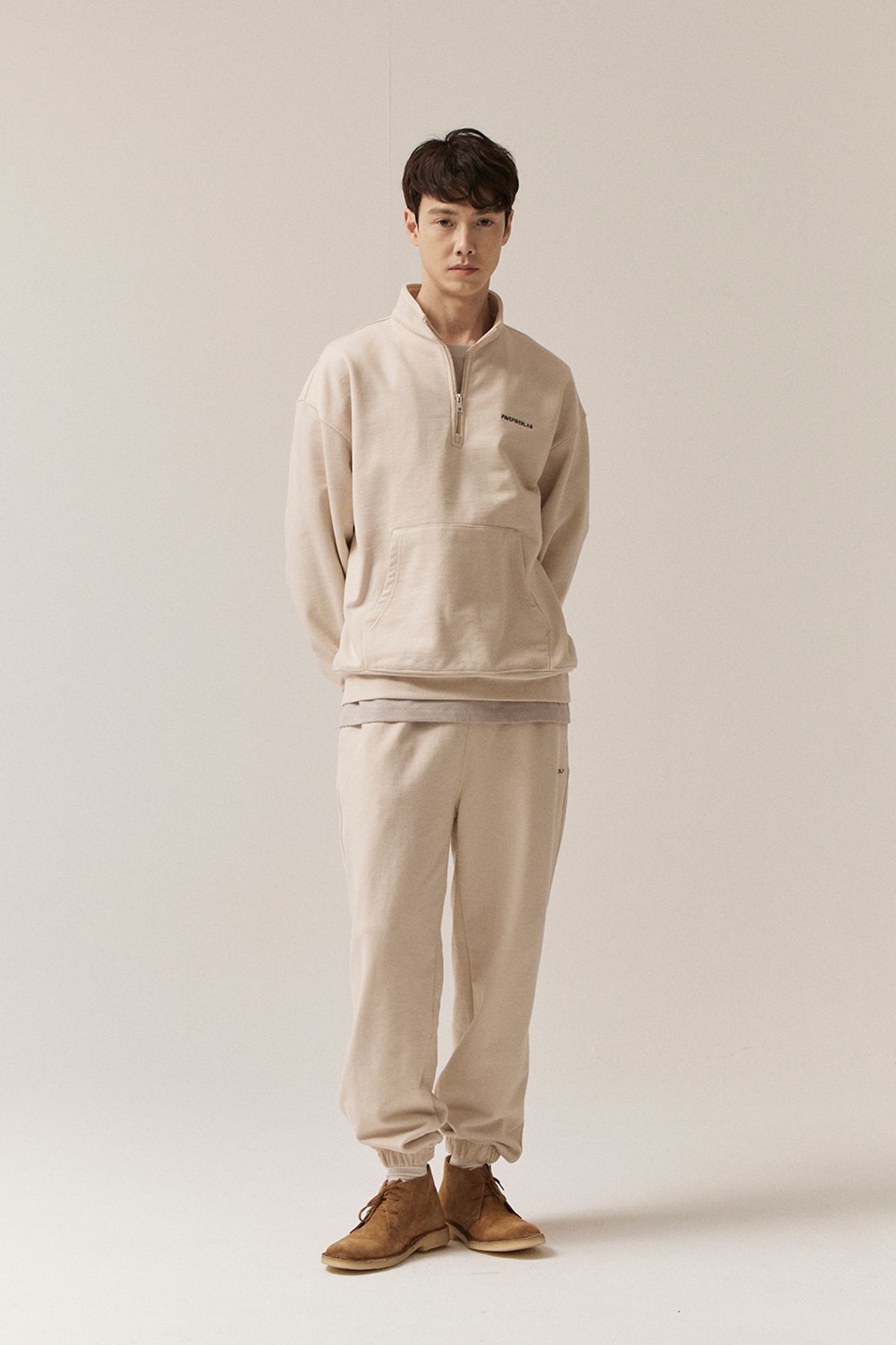 호웨어(HOWEAR) 워드마크 조거팬츠 - 크림