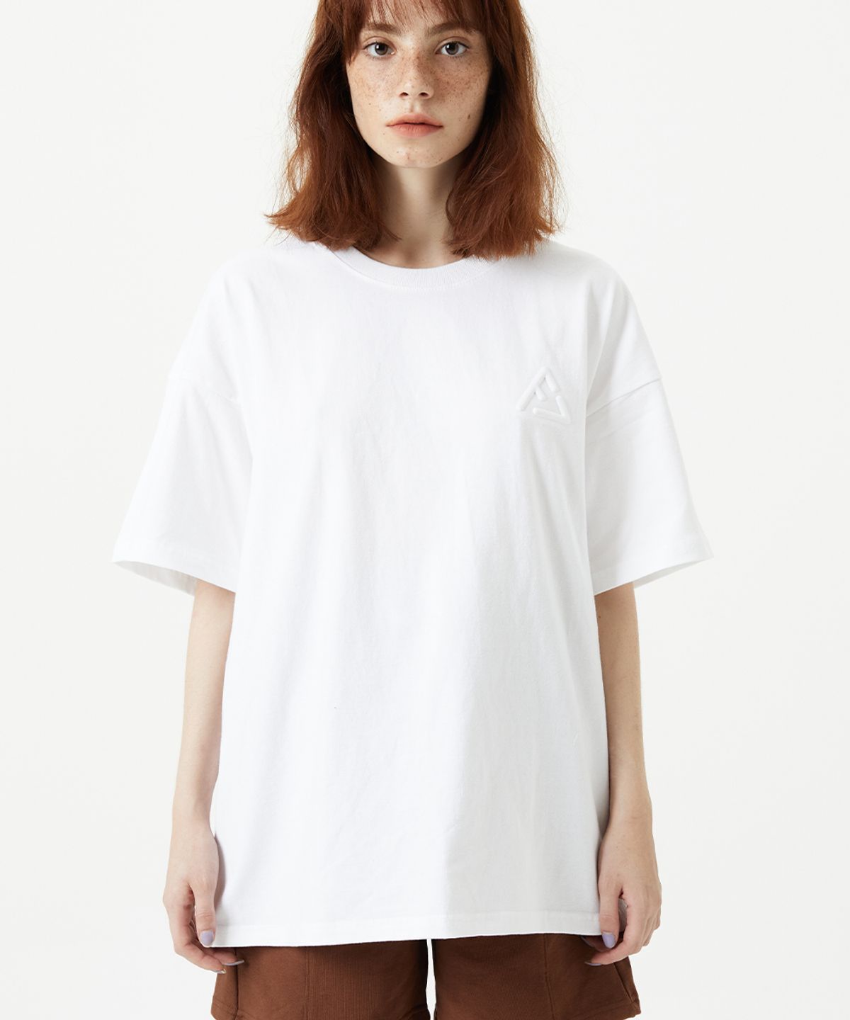 퓨처랩(FUTURE LAB) EMBOSSED LOGO T-SHIRTS - WHITE