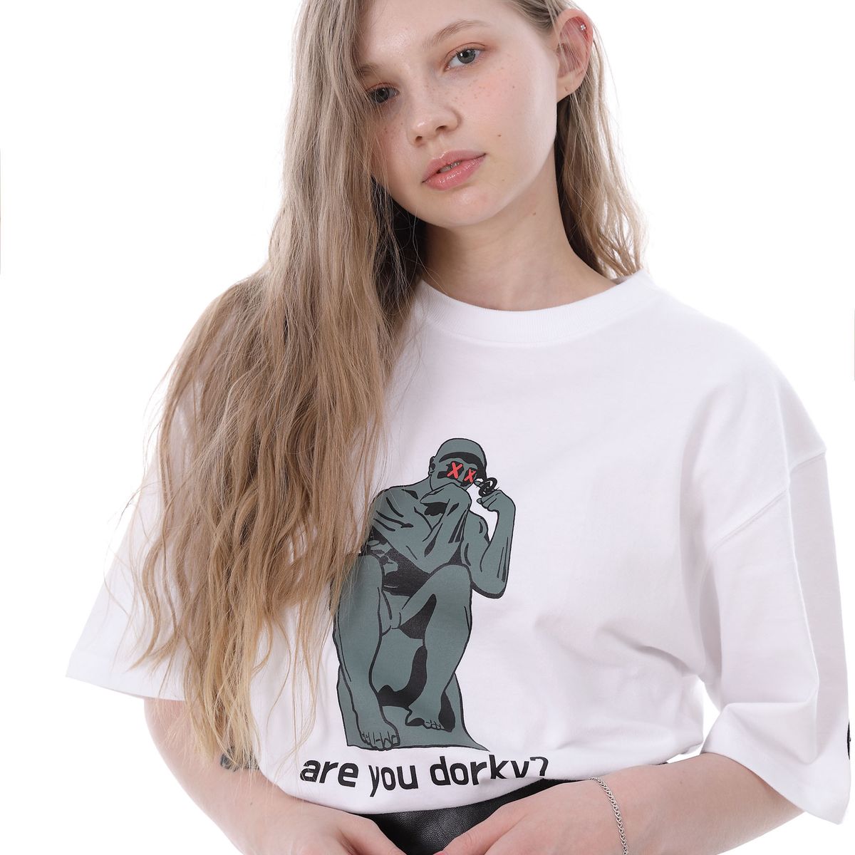 돌키(DORKY) 공황 생각하는 사람 반팔 화이트