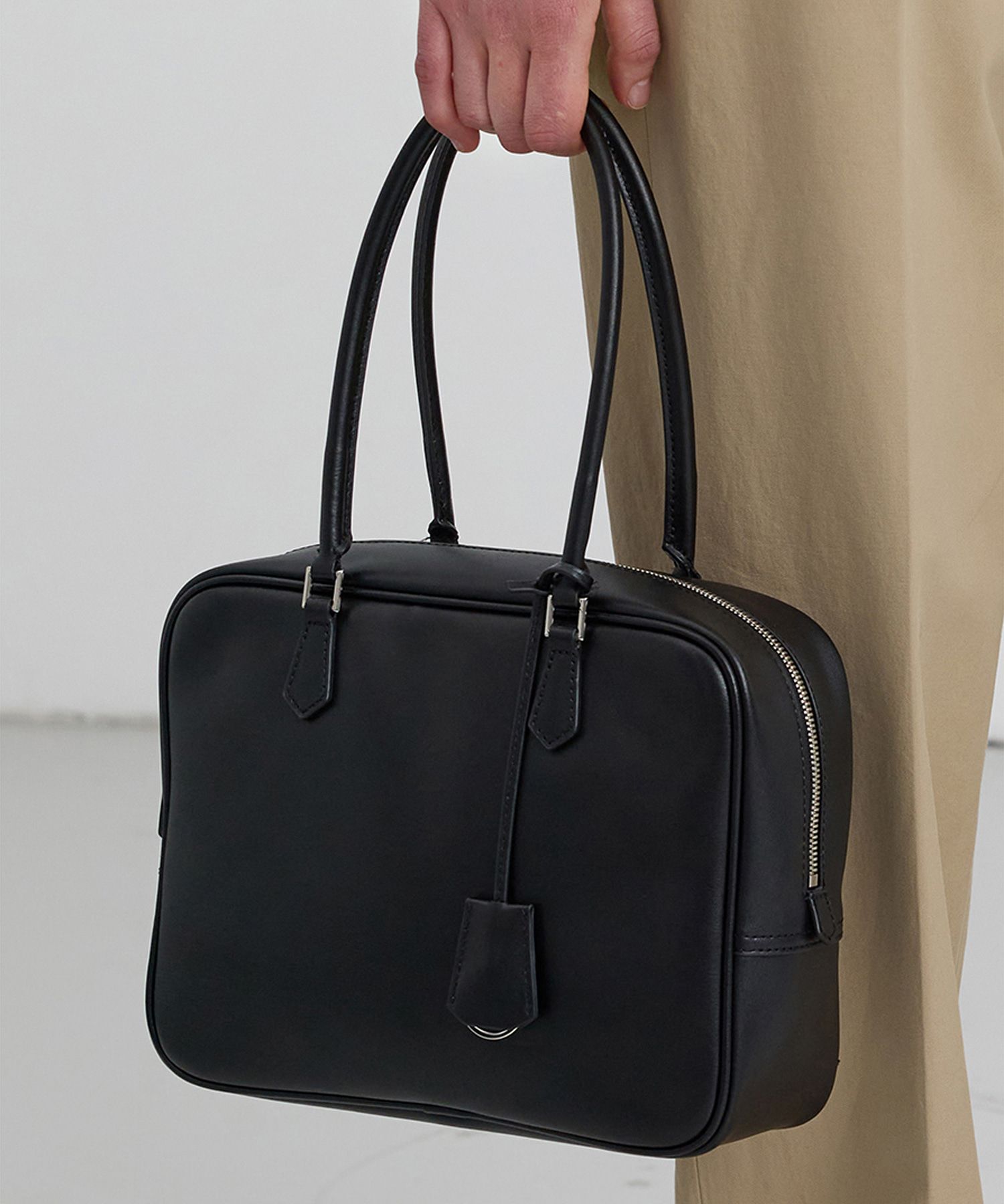 【関税込み】Dunst ブラック Classic 28 レザー バッグ MUSINSA公式 | DUNST FOR WOMEN CLASSIC 28 LEATHER BAG