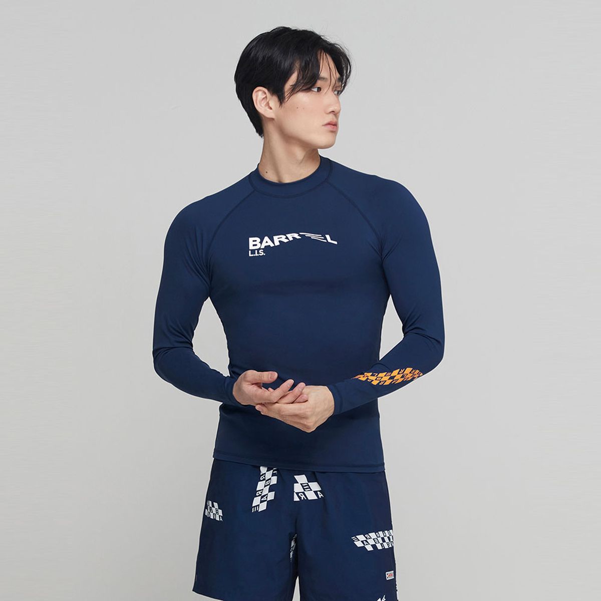 배럴(BARREL) 맨 무브 래쉬가드 칼리지네이비 (BI2MWRG03CNV)