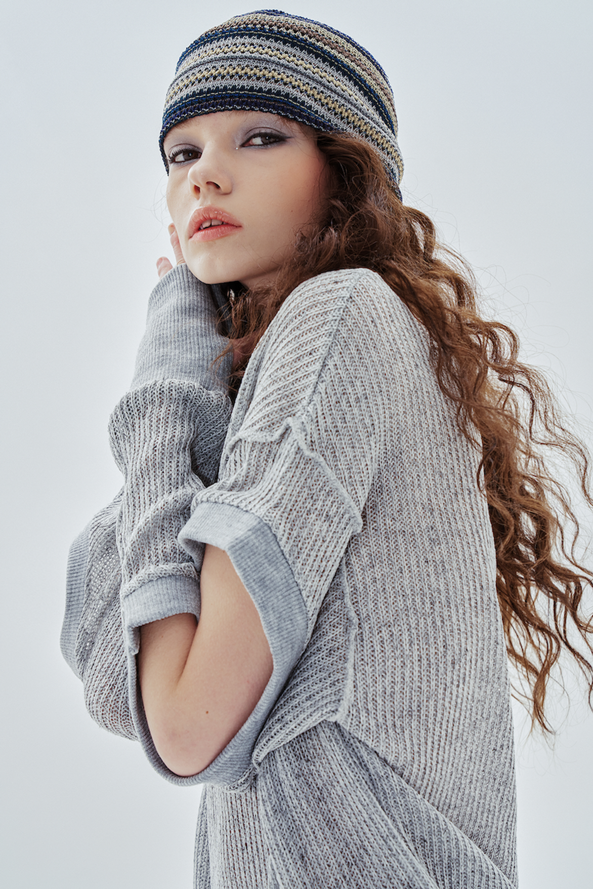 비피피(BFEEP) logo hole warmer knit _gray