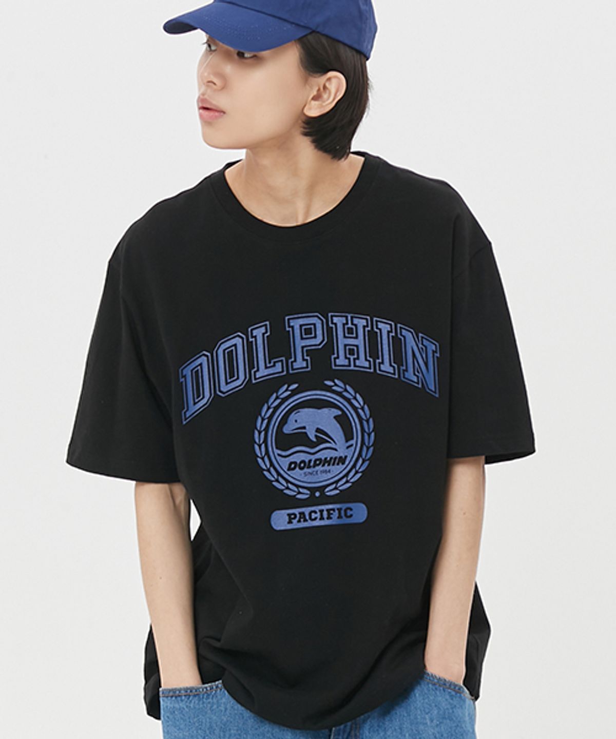 돌핀웨이브어패럴(DOLPHIN WAVE APPAREL) 돌핀 월계수 그래픽 티셔츠