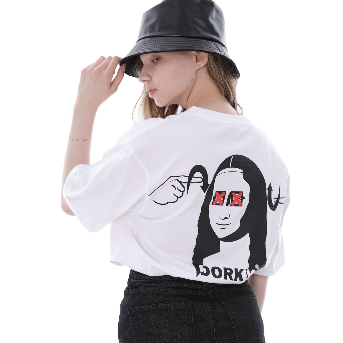 돌키(DORKY) 공황 모나리자 반팔 화이트