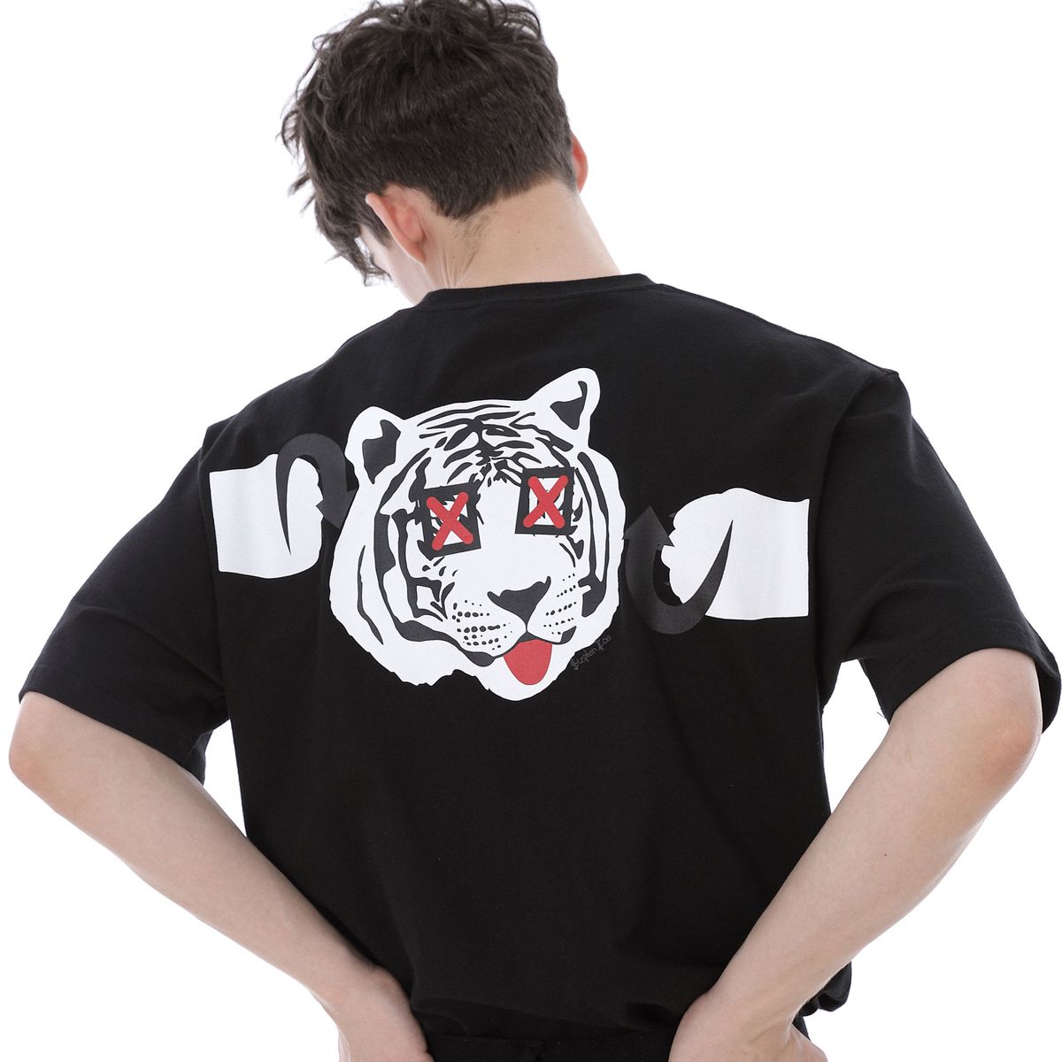 돌키(DORKY) 공황 타이거 반팔 블랙