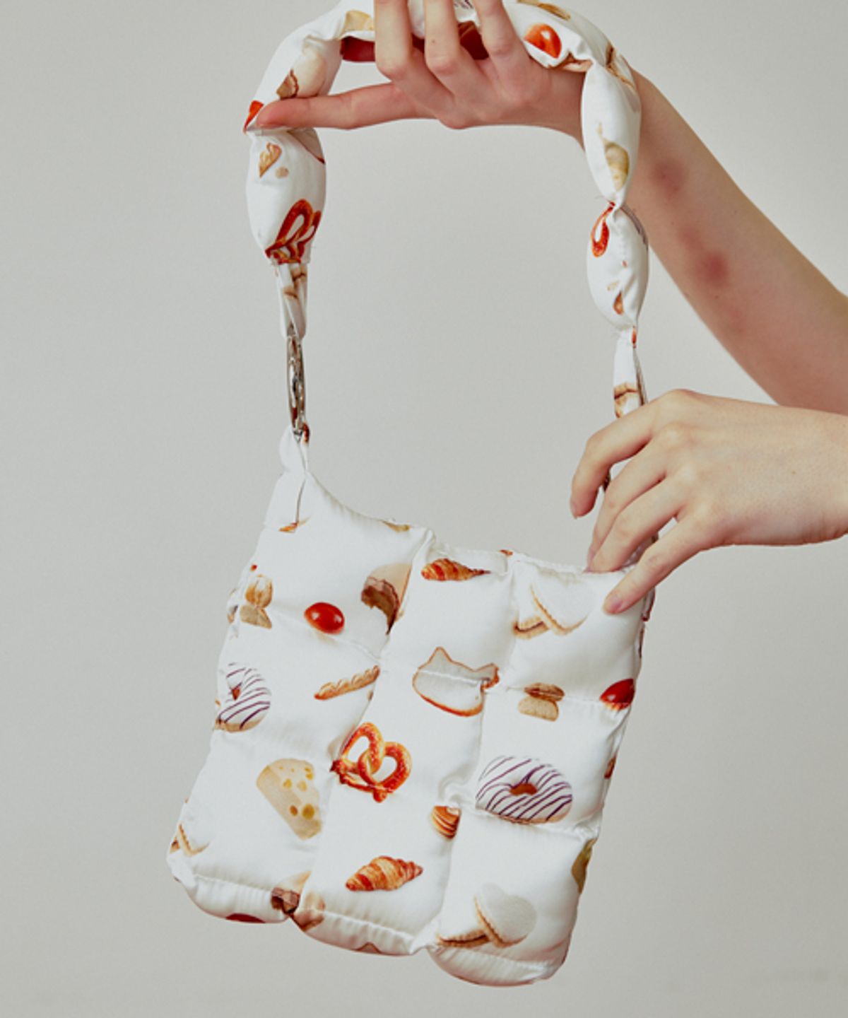 이지지(EEGEEGEE) GeeGee Puffer Bag (S) [White]