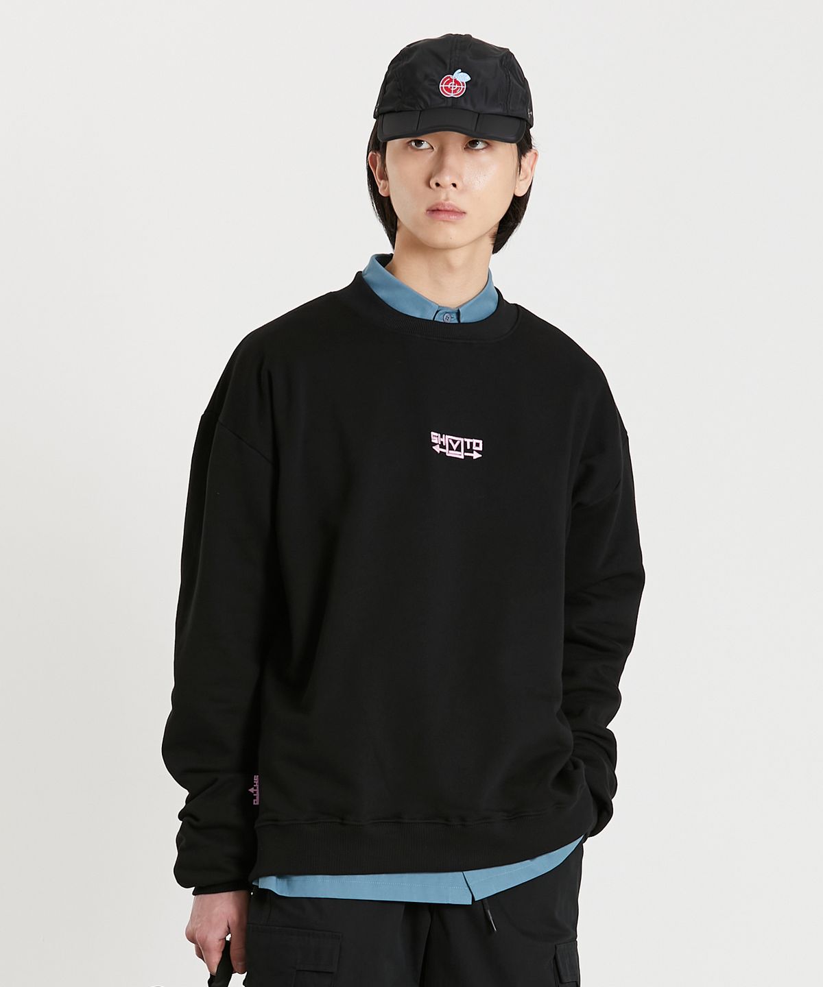 슈브토(SHVTO) 로고 스웨트셔츠 블랙