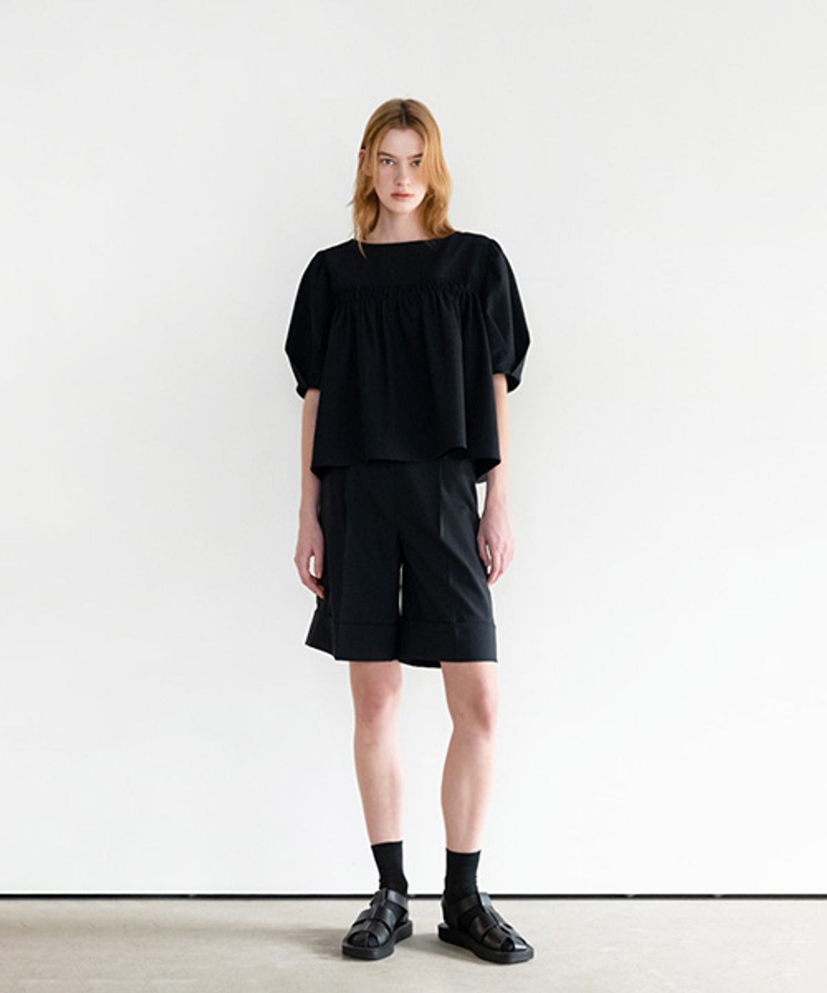 아바몰리(AVA MOLLI) TURN-UP HALF PT (NAVY)