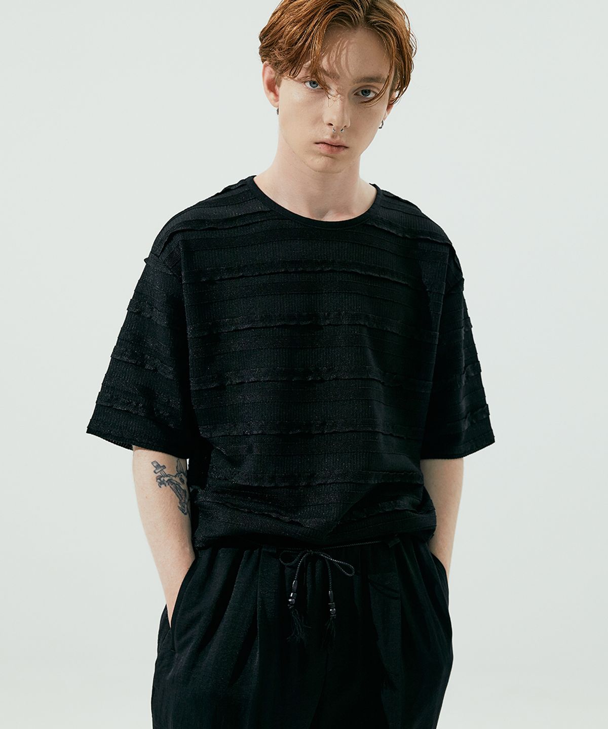 노이어(NOIRER) 오버핏 러플 티셔츠 (블랙)