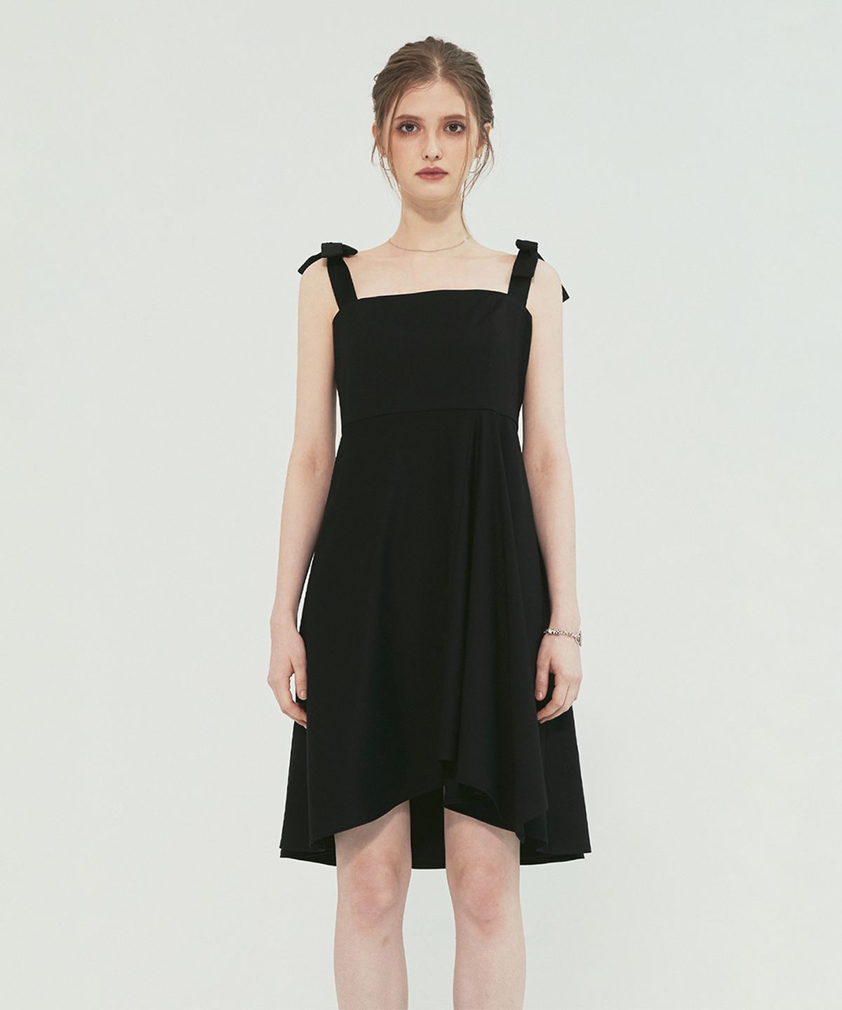 모노포비아(MONOPHOBIA) AL DRESS WITH CUTTING DRAPE BLACK