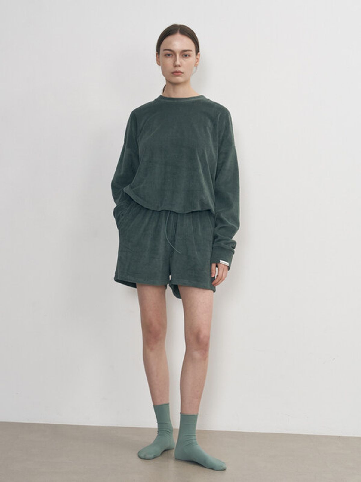 네벨에브리웨어(NEBELEVERYWEAR) COTTON TERRY SWEATSHIRT_KHAKI GREEN
