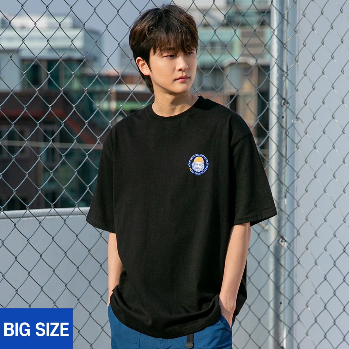 앨빈클로(ALVINCLO) XL~4XL 빅사이즈 엠블럼 마운티널스 오버핏 반팔티 BE53809 (3 COLOR)