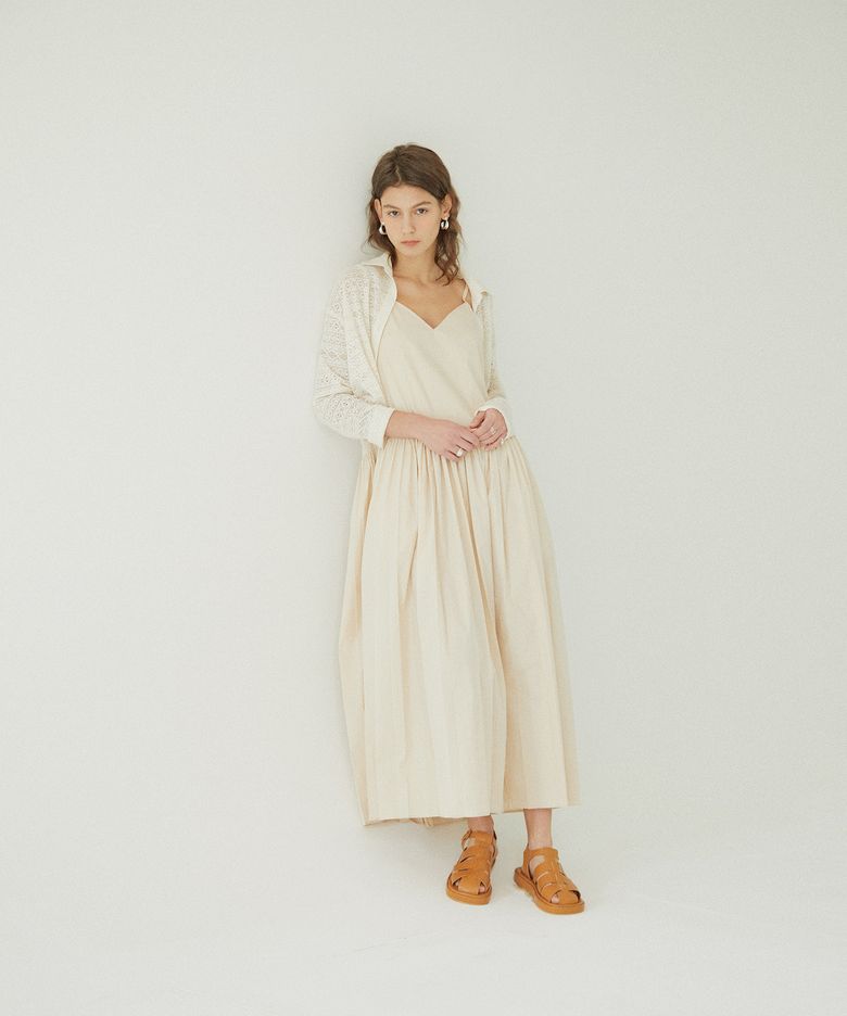 SLEEVELESS LONG PLEATED DRESS