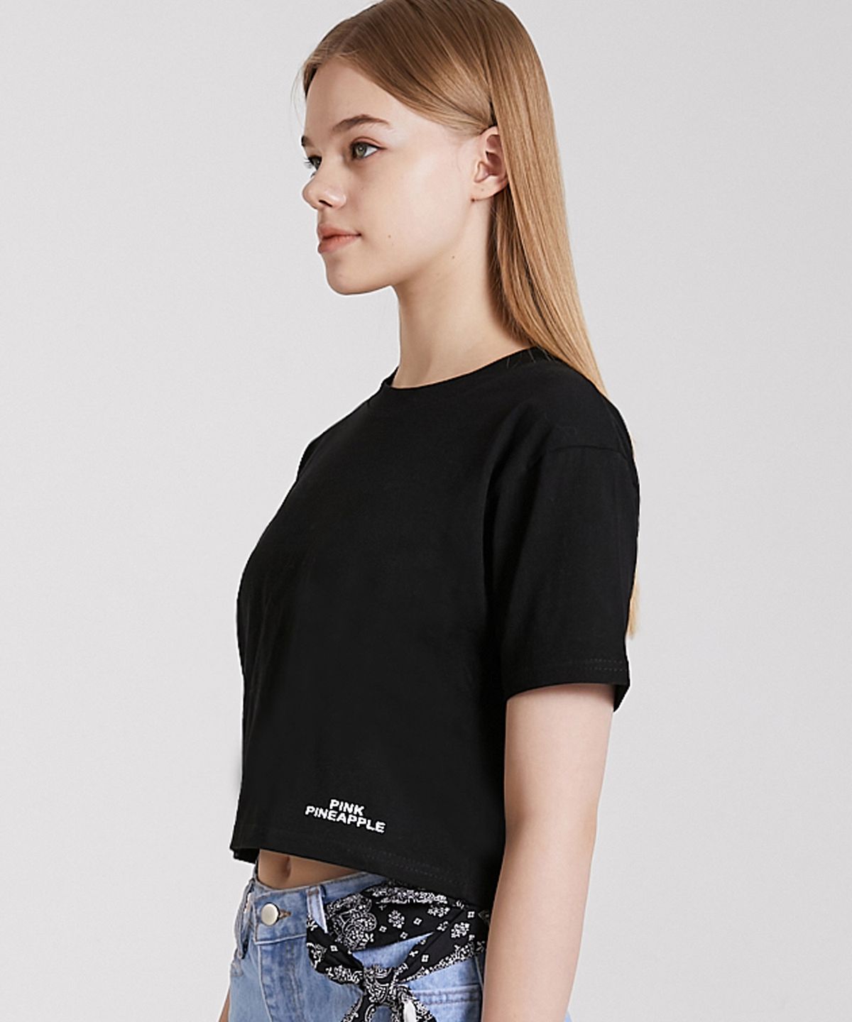 핑크파인애플(PINK PINEAPPLE) BASIC CROPPED T-SHIRT_BLACK