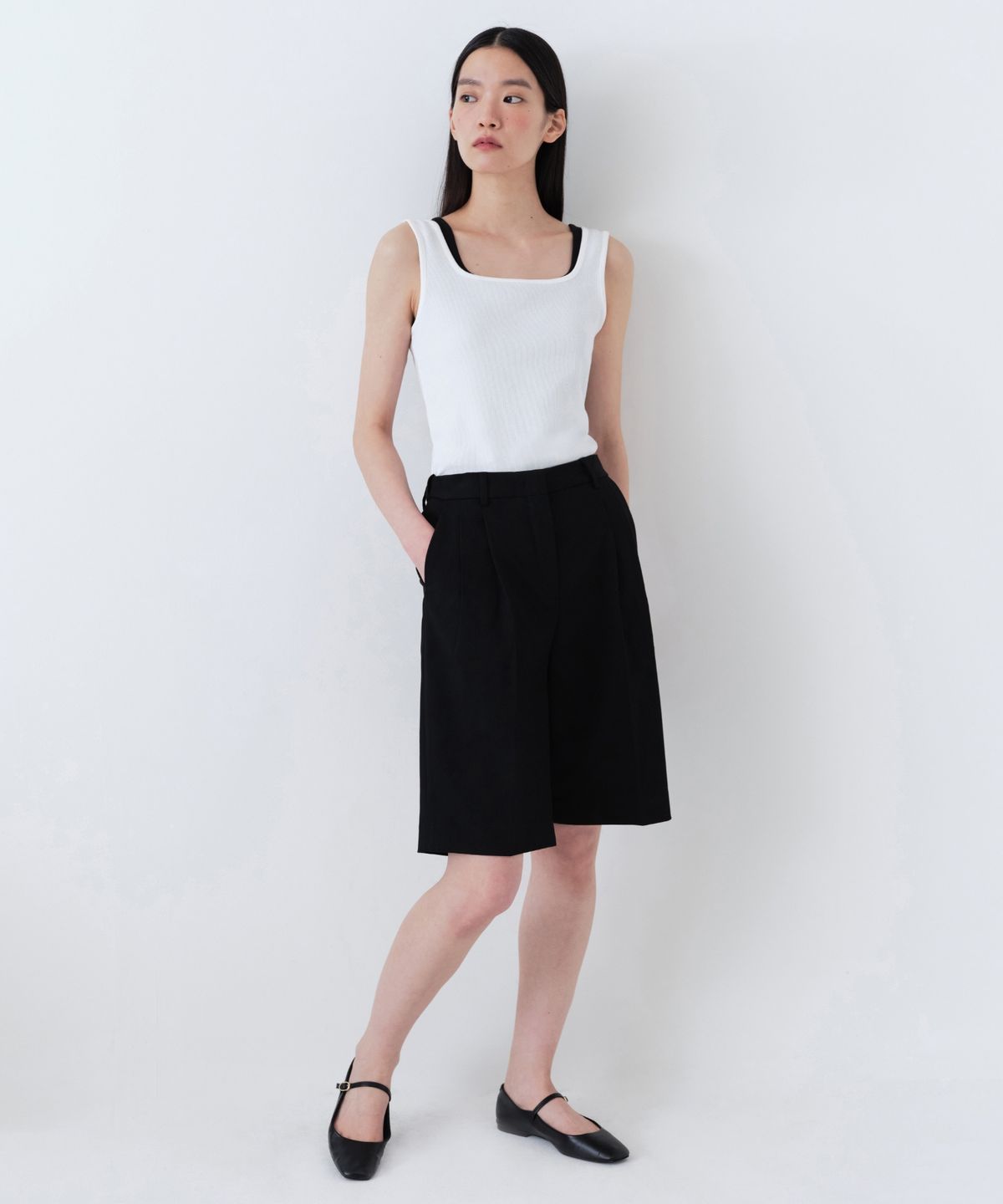 무신사 스탠다드 우먼(MUSINSA STANDARD WOMAN) 우먼즈 와이드 버뮤다 하프 슬랙스 [블랙]