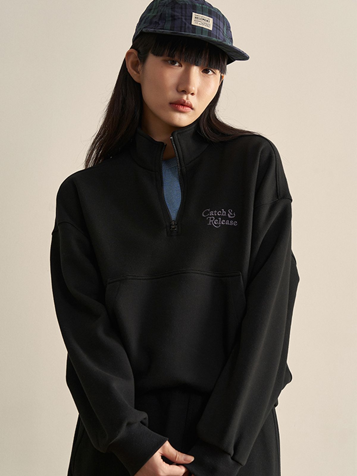 힐리먼트(HELEMENT) 여성 세미크롭 맨투맨 (Black)