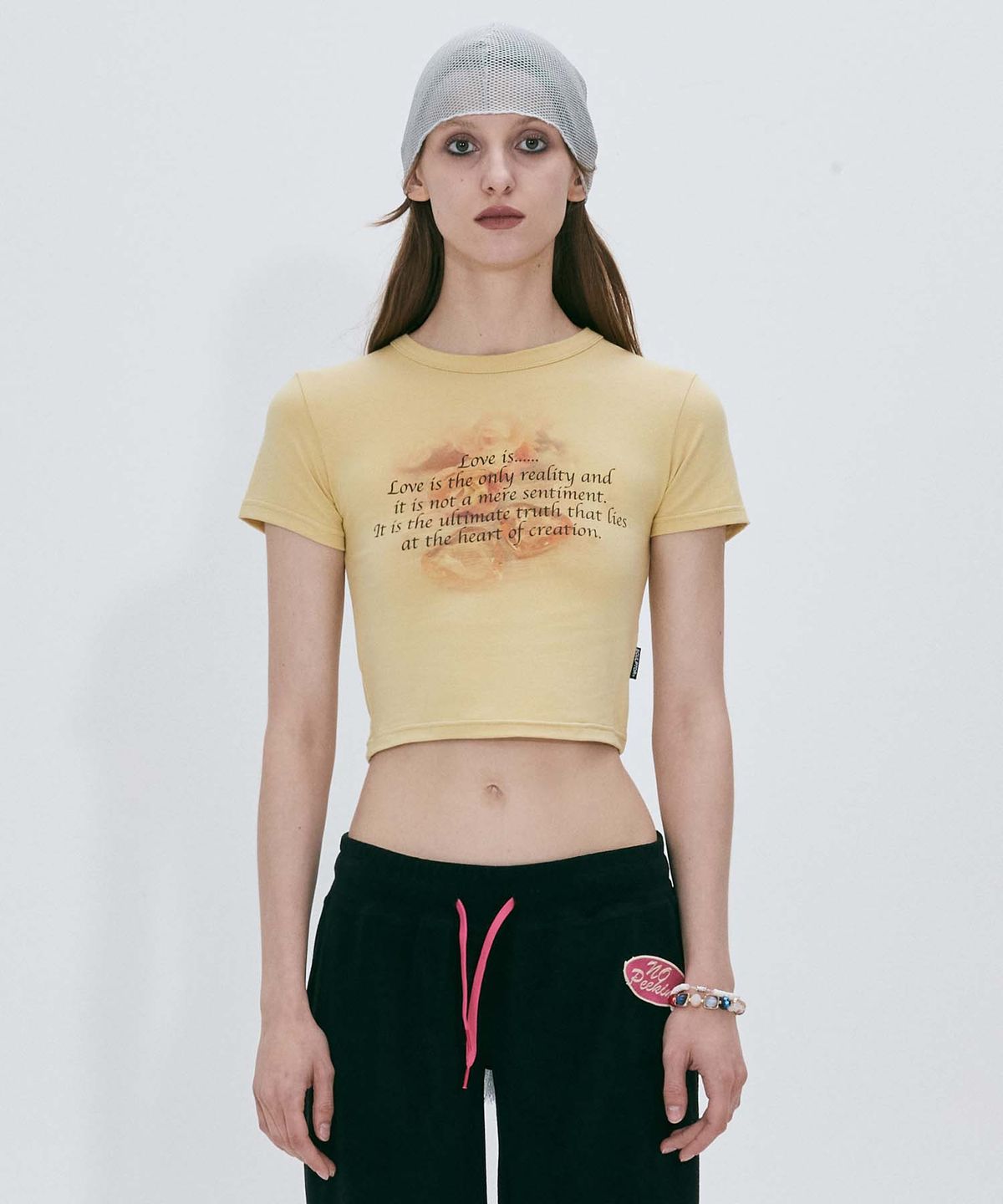 스컬프터(SCULPTOR) Cheesy Words Crop Top Eggshell