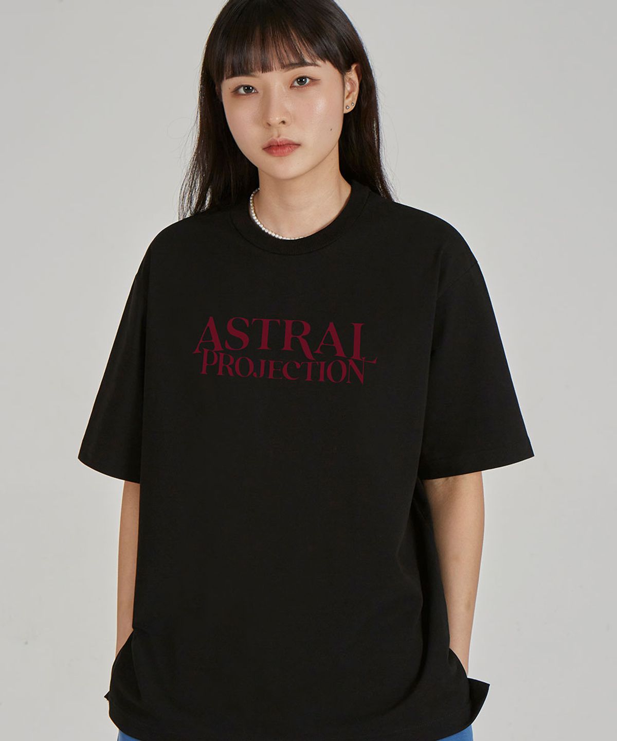 아스트랄 프로젝션(ASTRAL PROJECTION) 베이직 레터링 로고 라운드 넥  15수 면 반팔 티셔츠_블랙