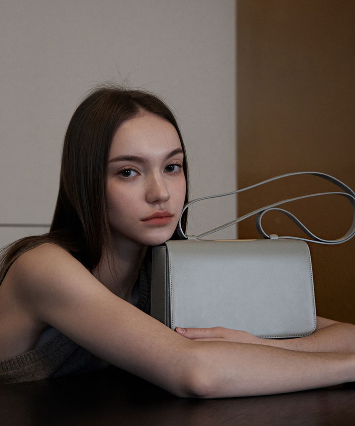 메종246(MAISON246) ROE MEDIUM BAG-GRAY