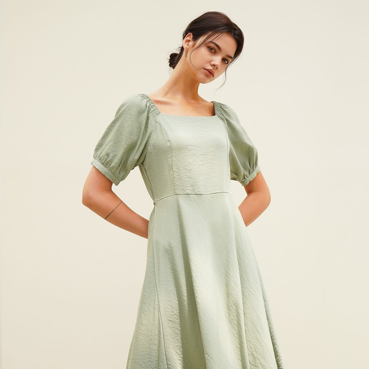 아쿠드(ACUD) Square Neck Balloon Dress_Mt.Green