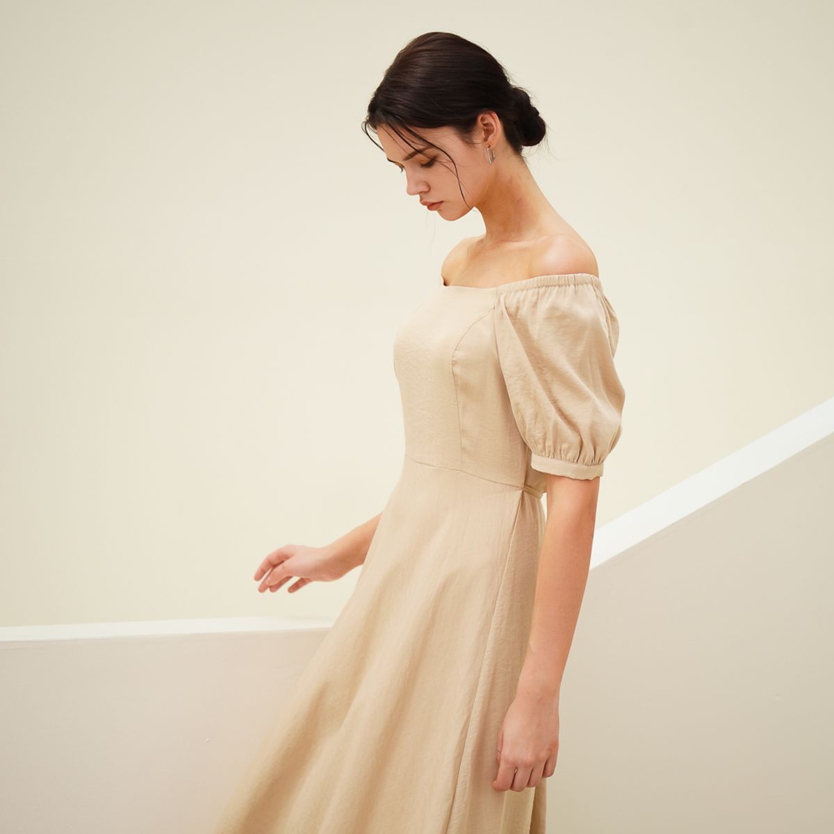 아쿠드(ACUD) Square Neck Balloon Dress_Beige