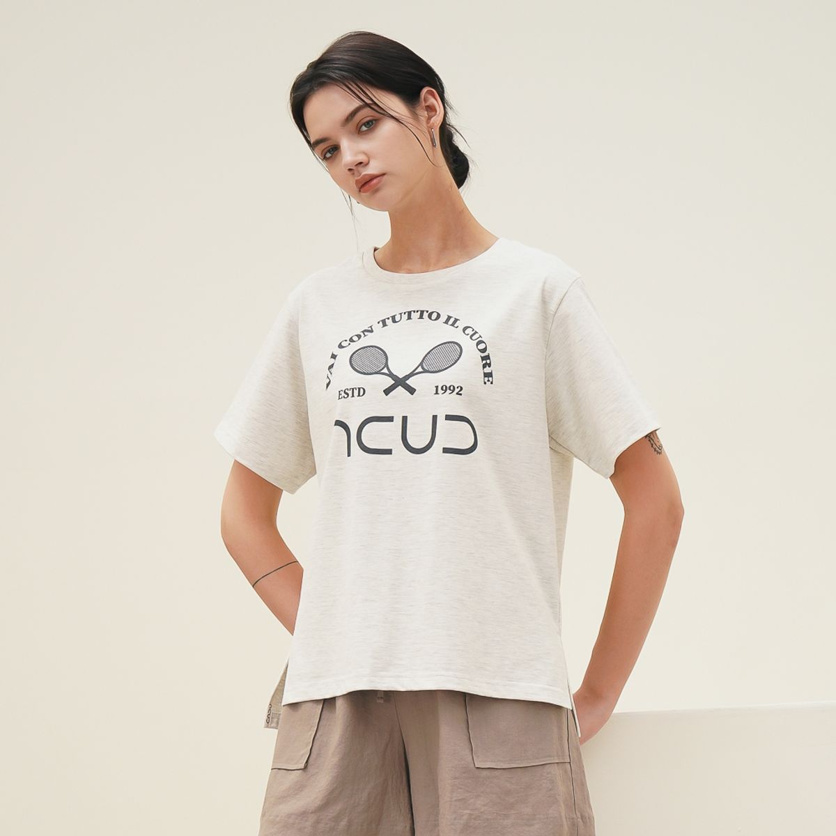 아쿠드(ACUD) Logo Printed Half Sleeve T-shirt_Oatmeal