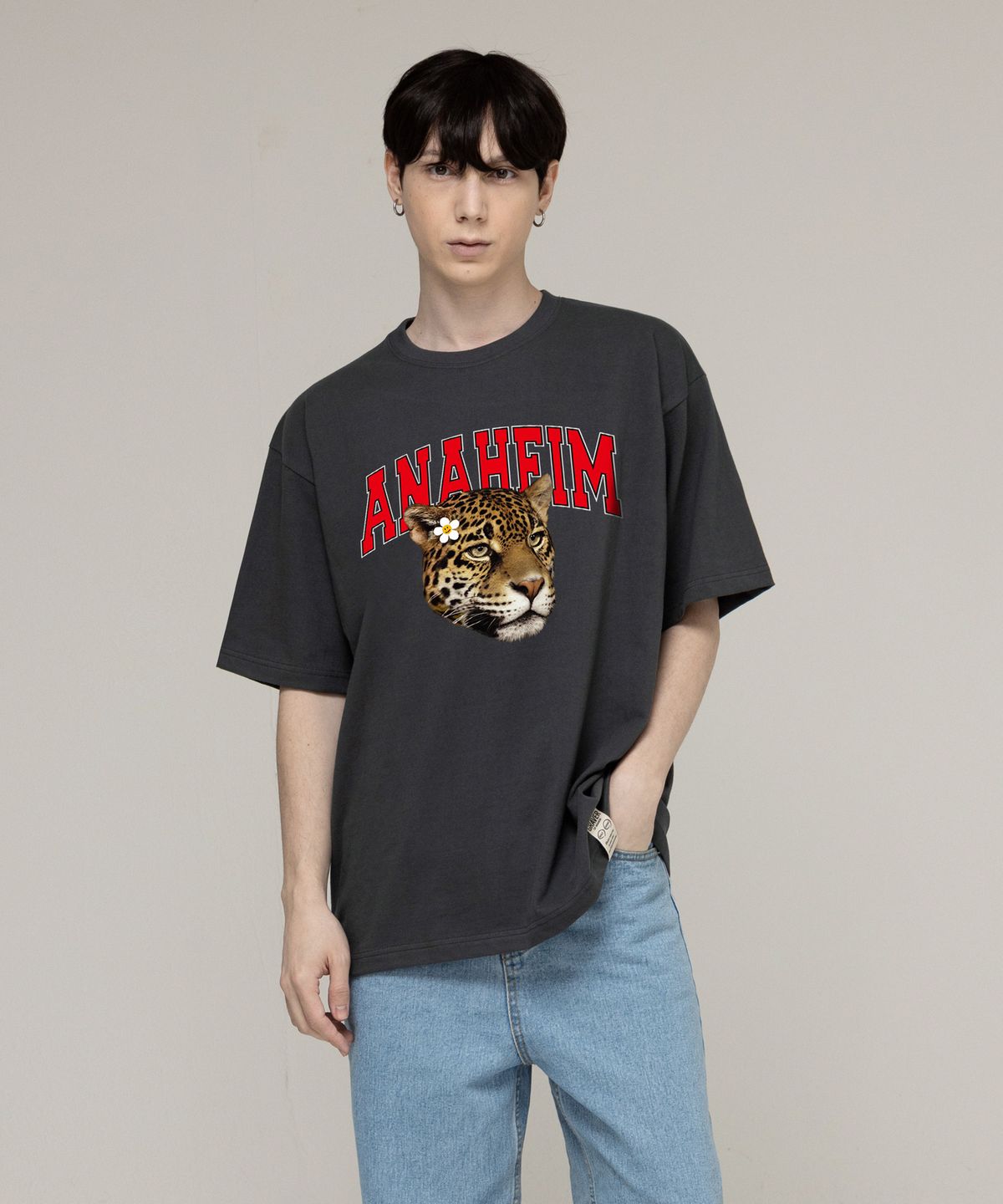 그레이버(GRAVER) [UNISEX]에너하임 리얼 레오파드 반팔티_차콜