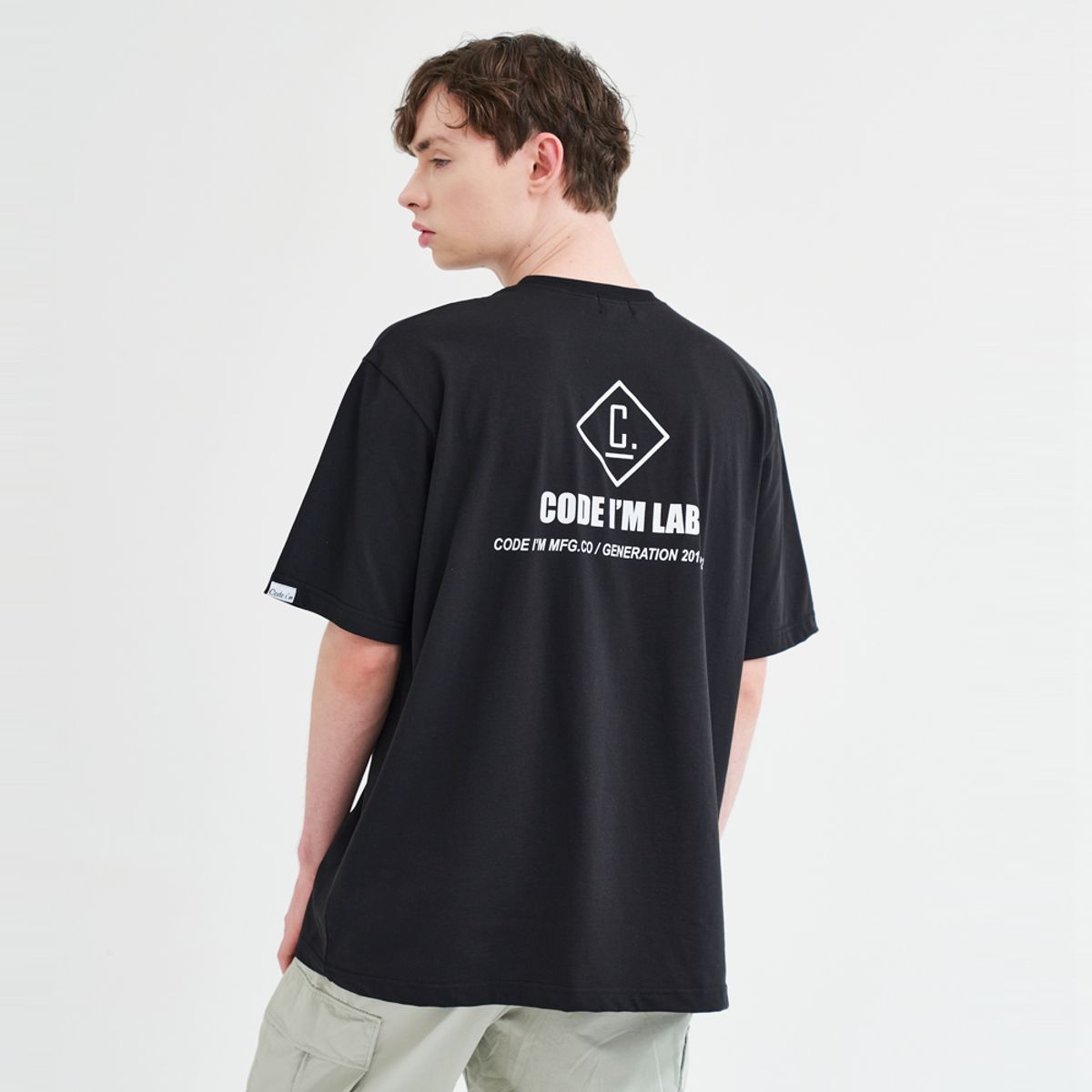 코드아이엠(CODE I'M) LAB 로고 프린팅 오버핏 반팔티 블랙