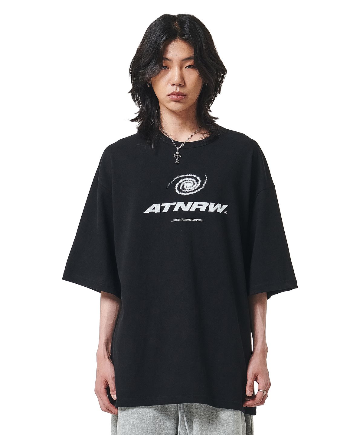어텐션로우(ATTENTIONROW) 22SS07AT001 밀키웨이 갤럭시 프린트 오버핏 반팔티 (블랙)