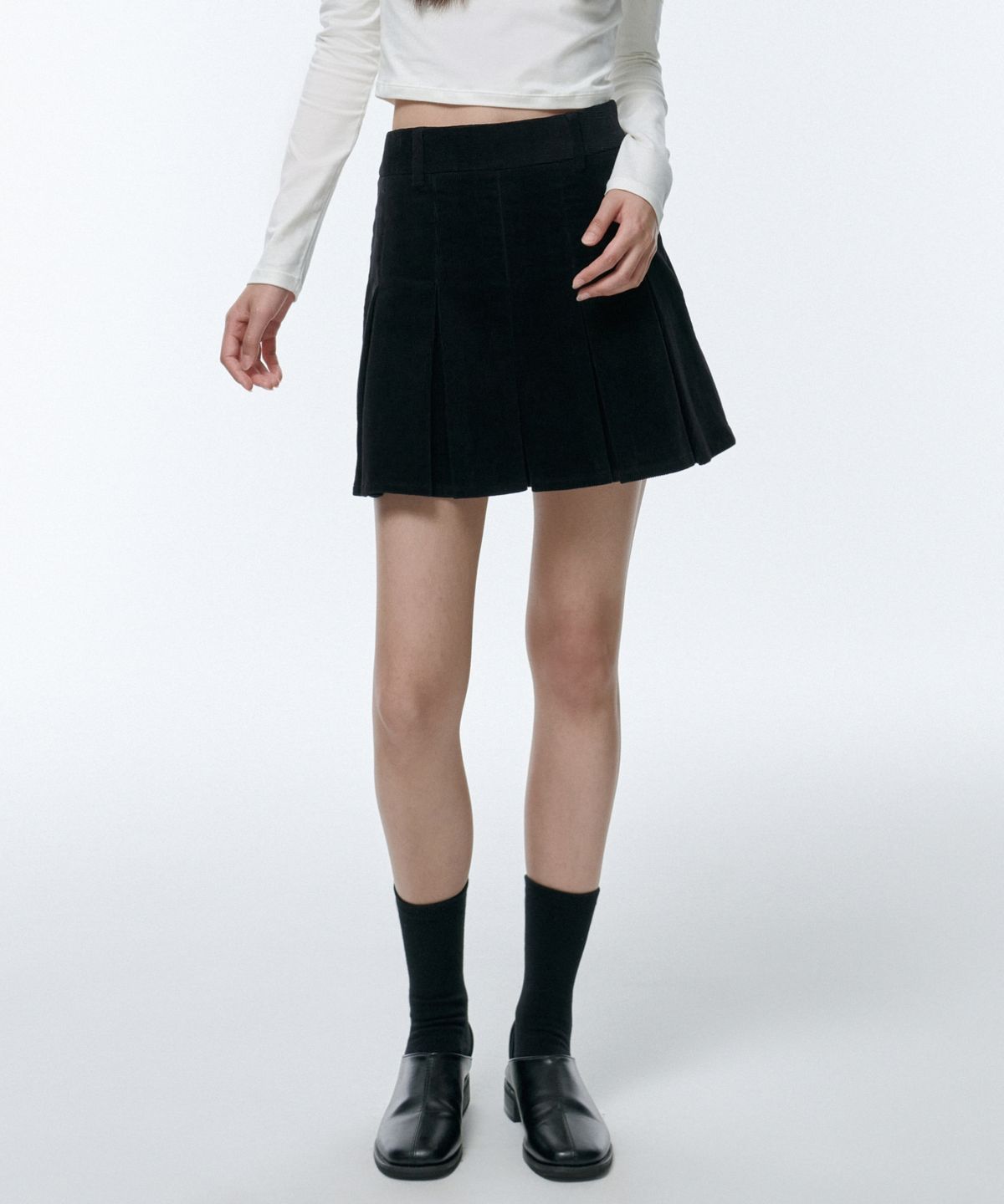 무신사 스탠다드 우먼(MUSINSA STANDARD WOMAN) 우먼즈 코듀로이 플리츠 미니 스커트 [블랙]