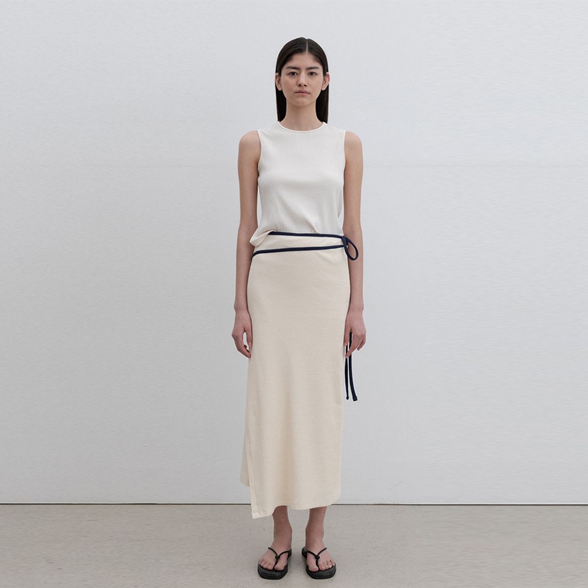 수수무(SUSUMU) MARU NASI TOP - OFF WHITE