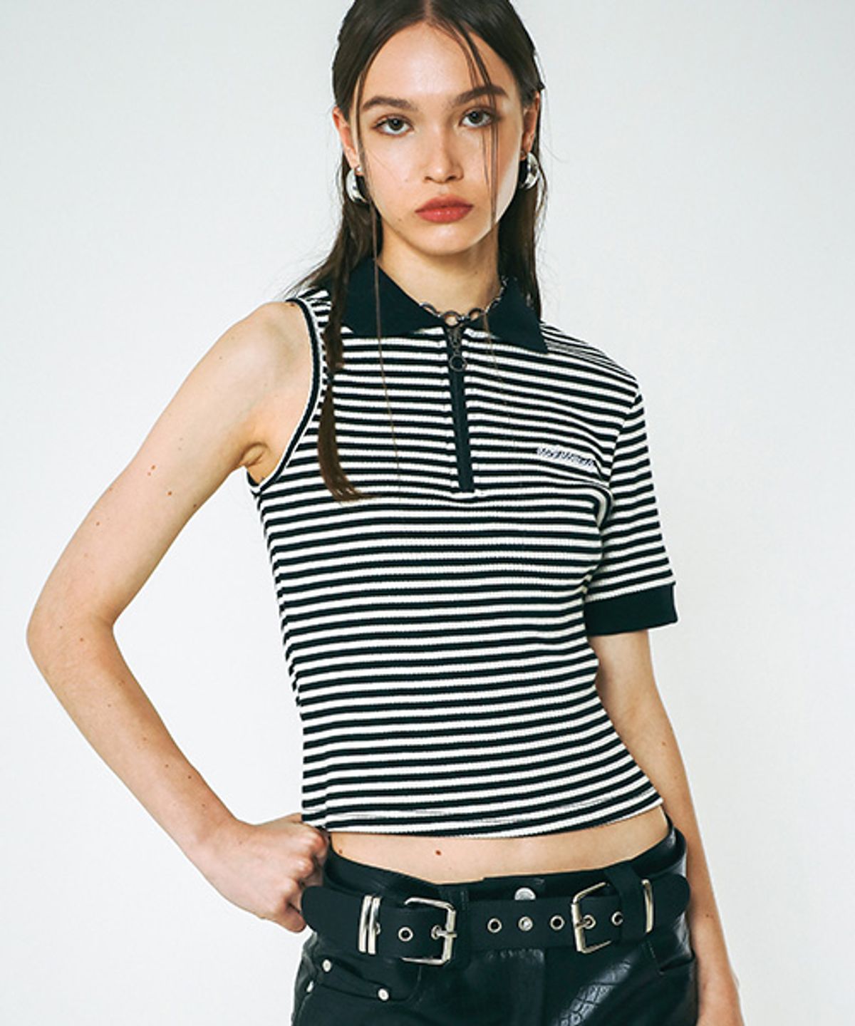 낫노잉(NOTKNOWING) Cut-out Sleeveless Collar Zip-up (BLACK)