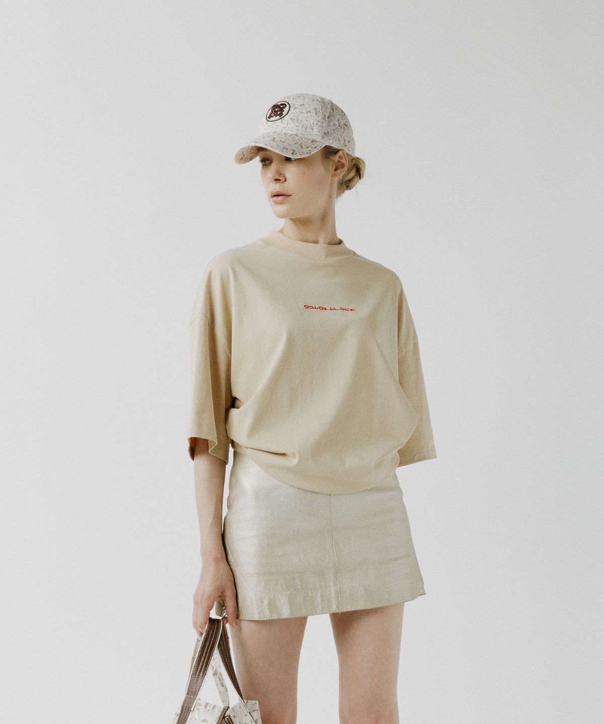 아웃 오브 트렁크(OUT OF TRUNK) OOT Basic Tee (Beige)