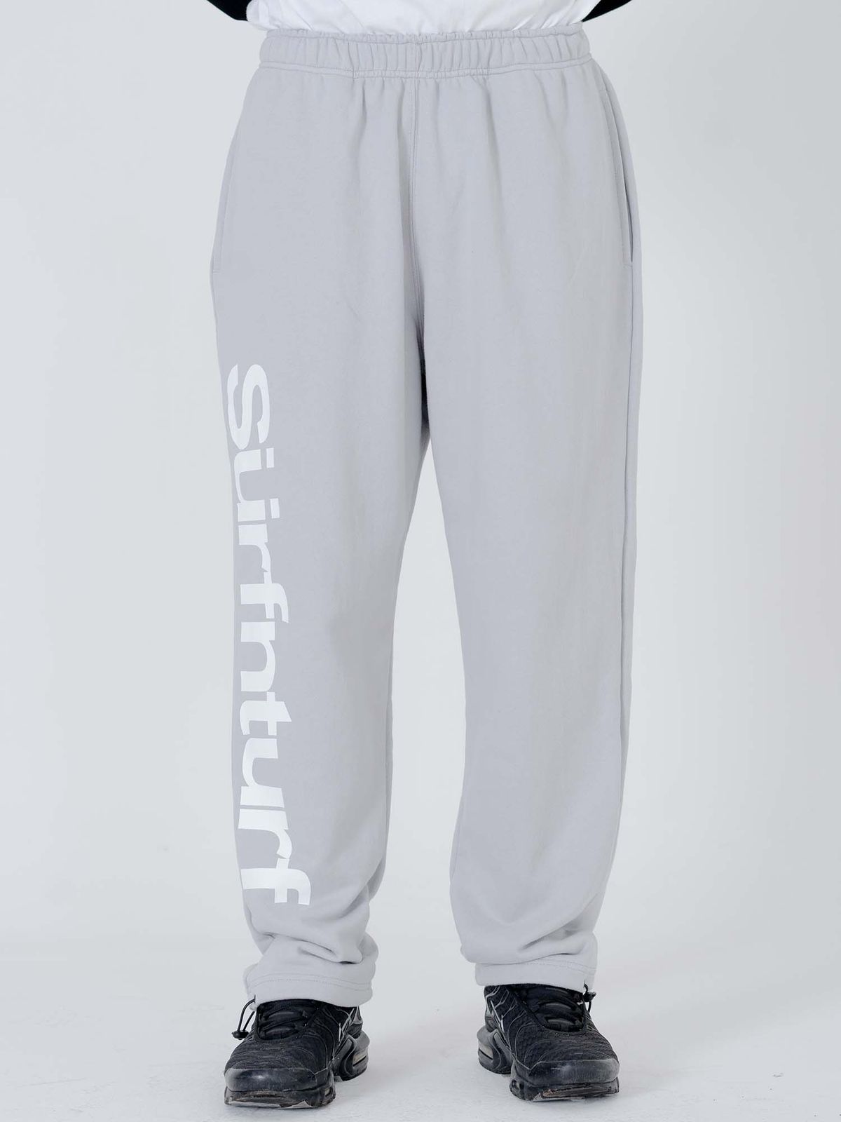 서프앤터프(SURFNTURF) LOGO SWEATPANT GREY