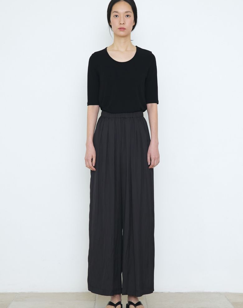 Light summer crinkle pants
