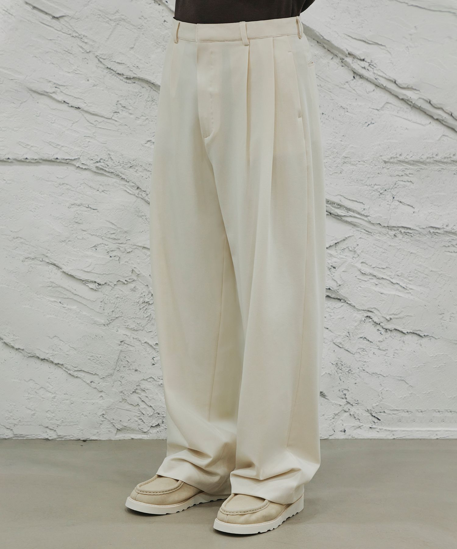 MUSINSA公式 | SIGNATURE Double chin wide slacks [Ivory]