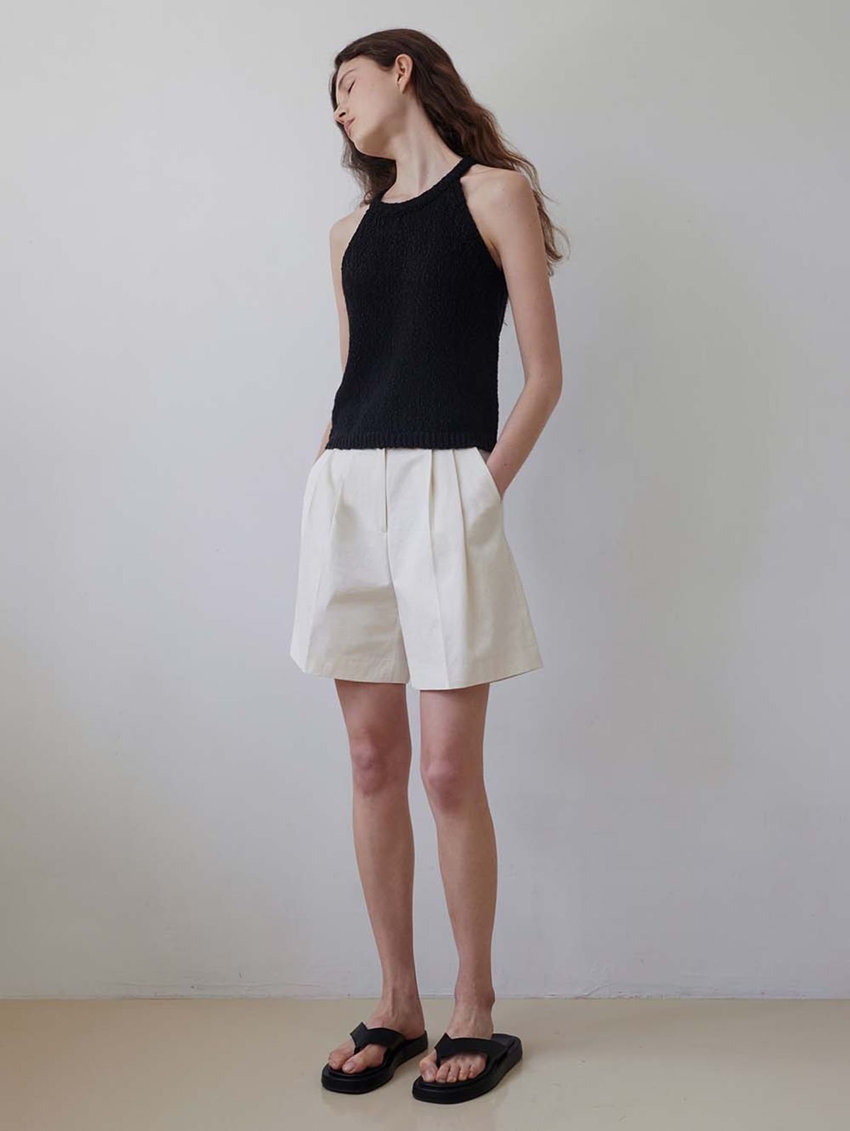 앤니즈(ANDNEEDS) Halter linen sleeveless (black)