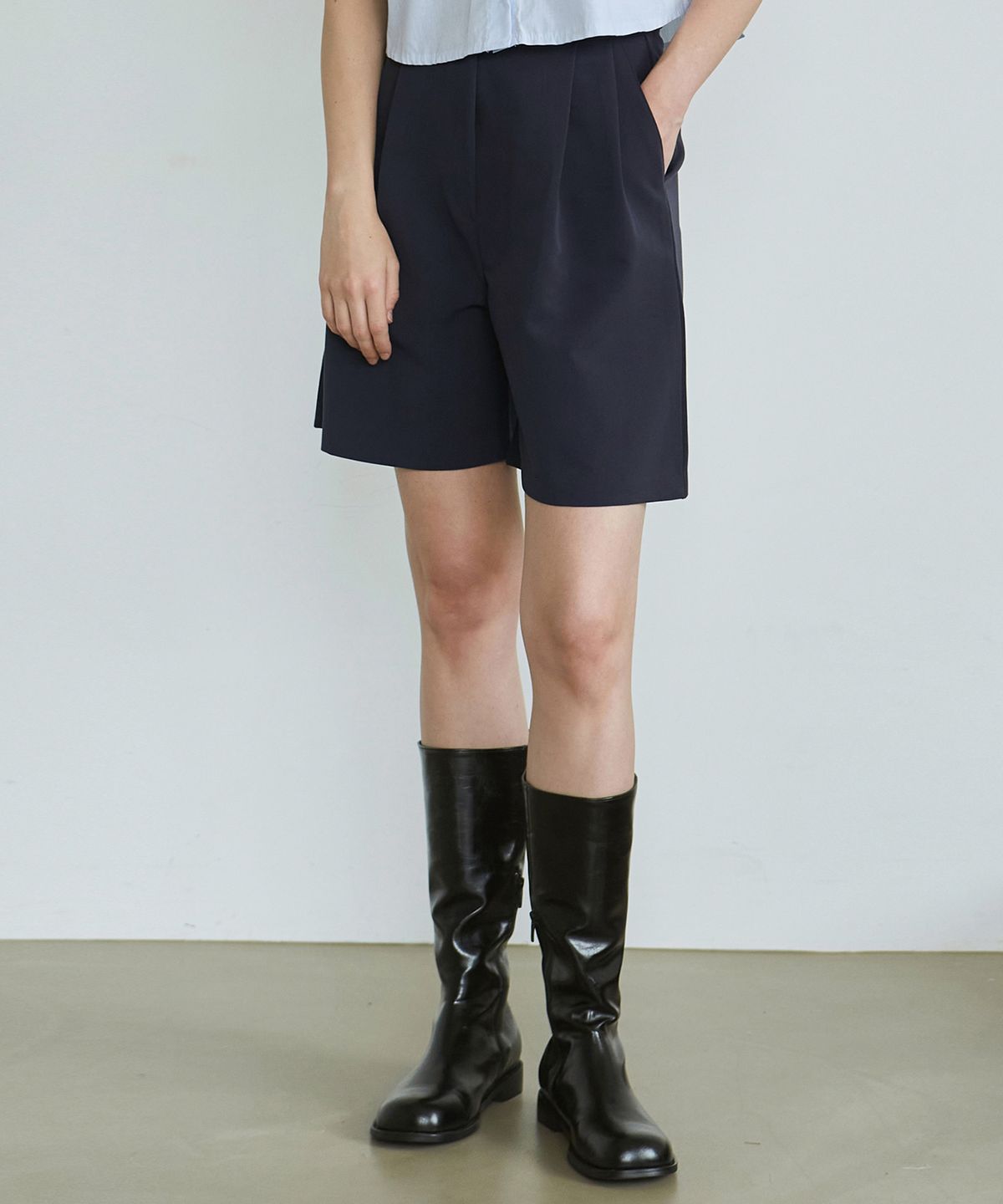 닉앤니콜(NICK&NICOLE) TWO PINTUCK BERMUDA PANTS_NAVY