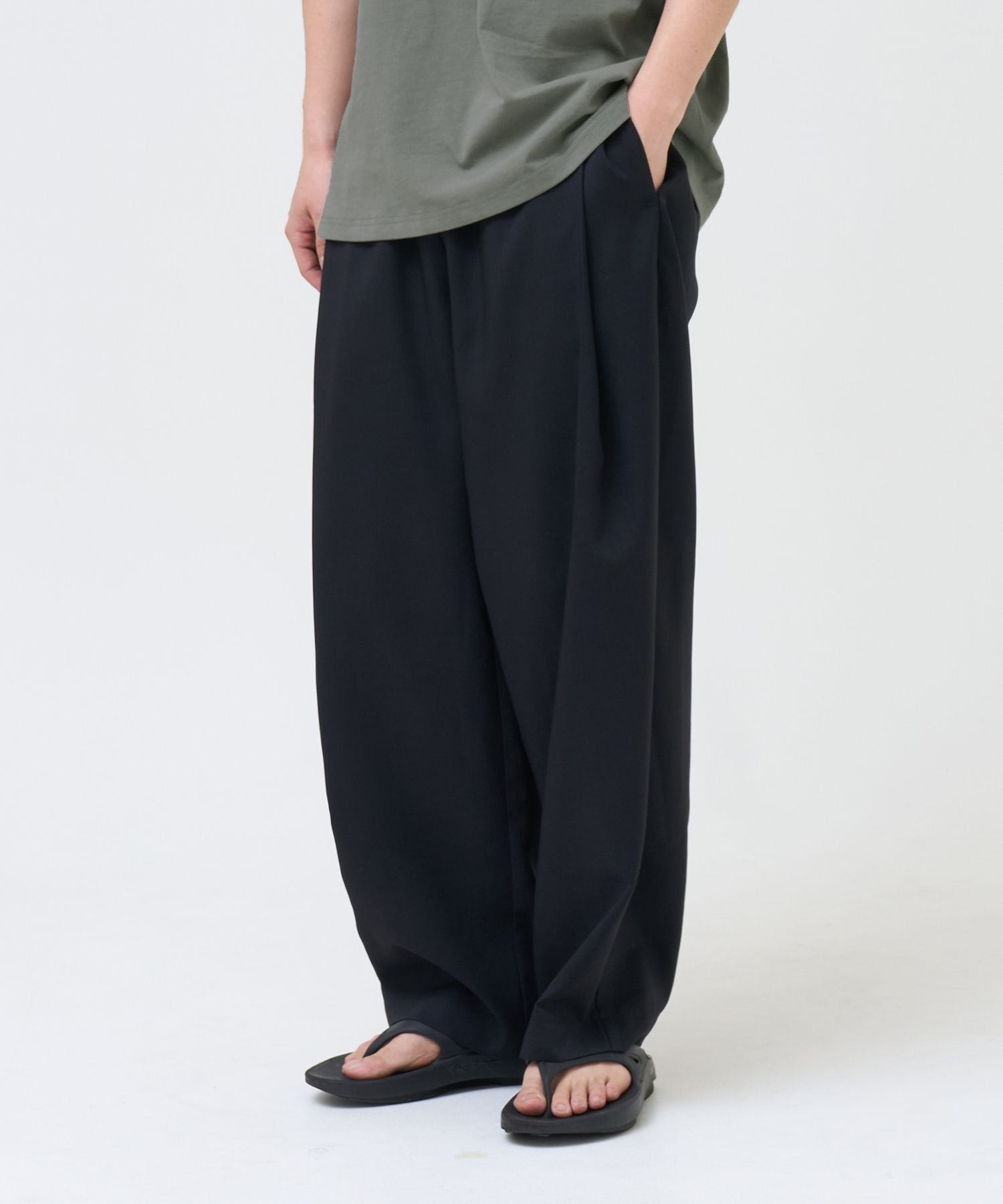 MUSINSA | TOFFEE Summer Wide Balloon Fit Banding Slacks (BLACK)