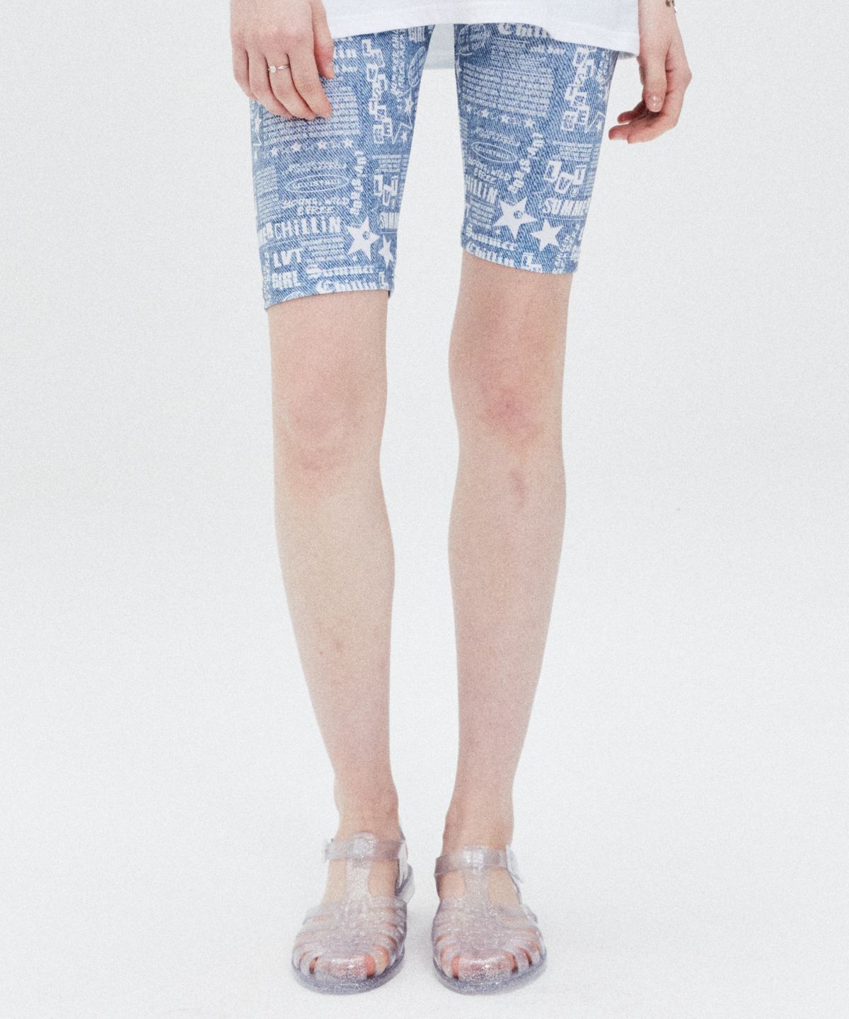 러브이즈트루(LUVISTRUE) SU DENIM LETTER BIKER SHORTS(BLUE)