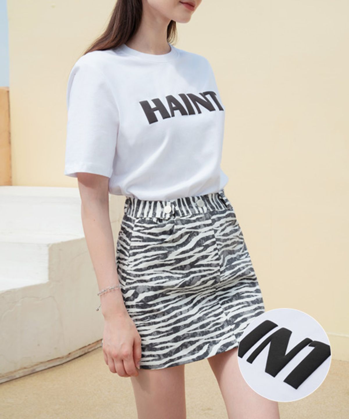 헤인트(HAINT) 엠보 프린트 티셔츠_White