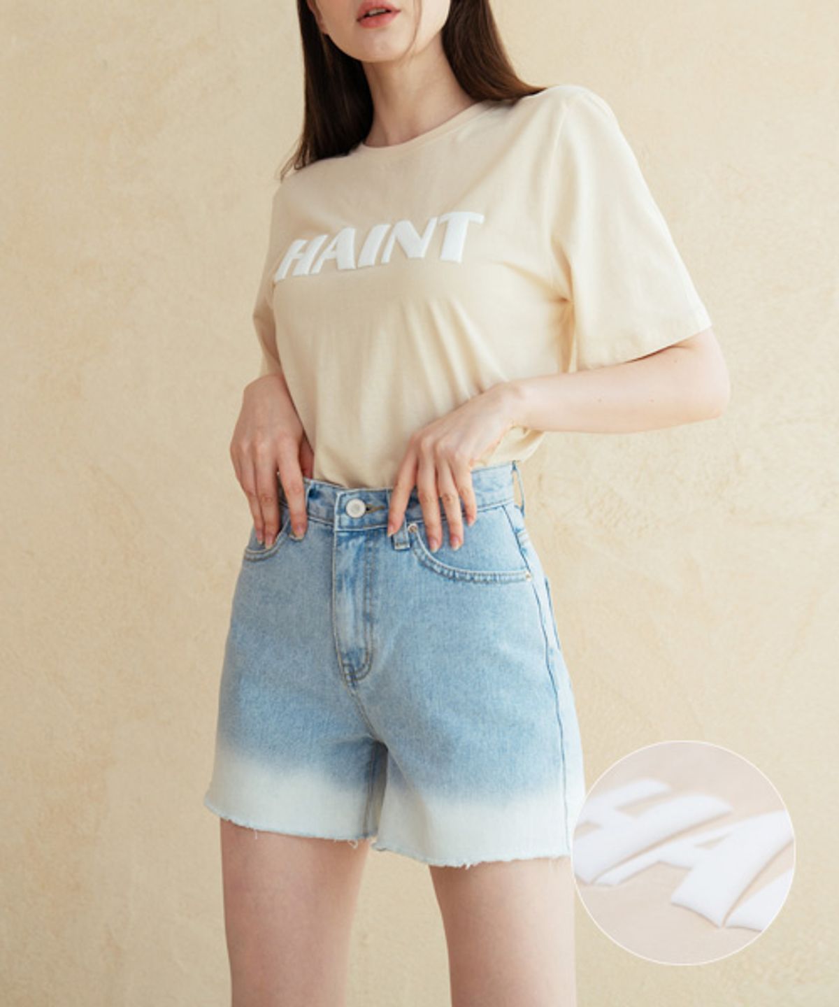 헤인트(HAINT) 엠보 프린트 티셔츠_Beige