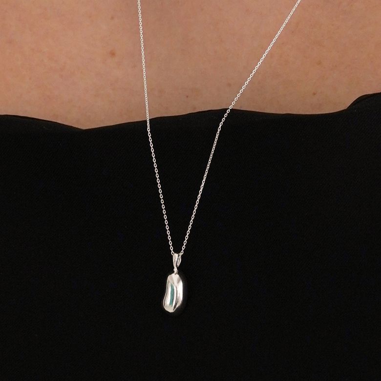 Curve Motion - Necklace 04