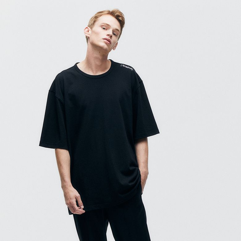 CIRCULAR PRINT SEMI-OVERSIZED TOP (BLACK)