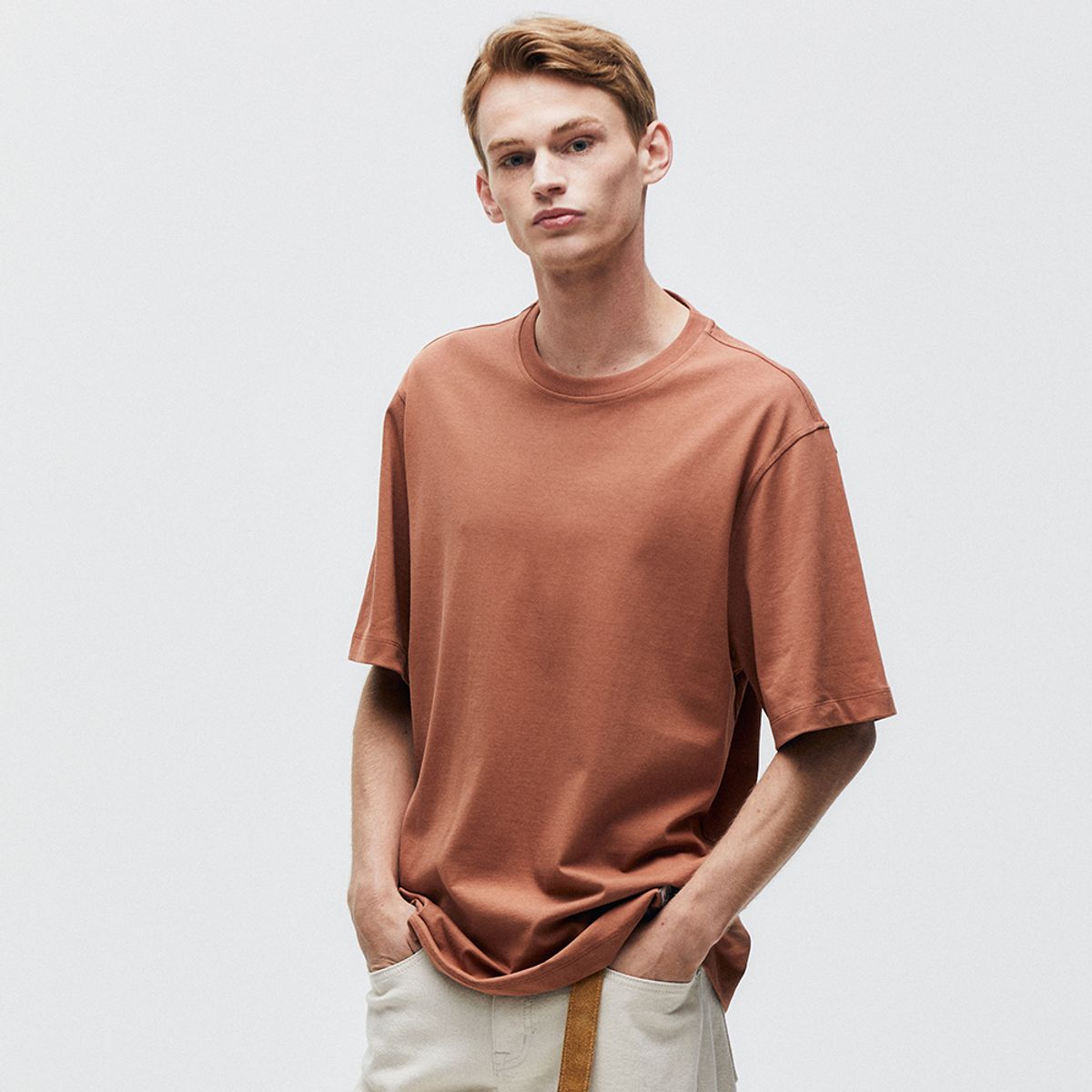 핀스드룩(FINSDRUCK) SEASONLESS STANDARD FIT TOP (MILK BROWN)